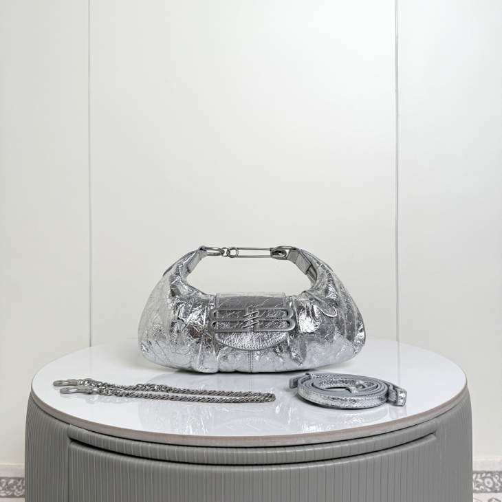 Picture of Balenciaga Handbags _SKUfw236284467fw